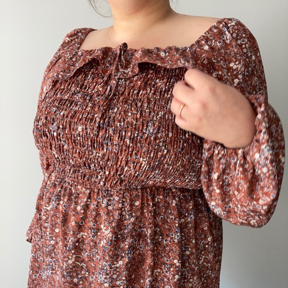 Ditsy floral peasant top 💗 - Picture 1 of 5